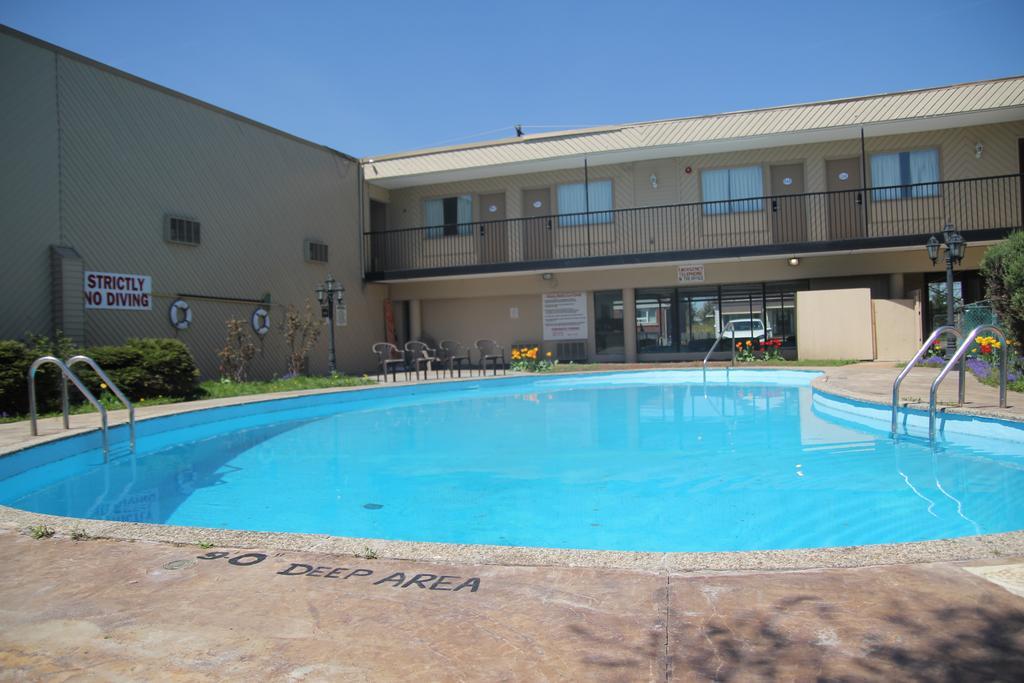 Canuck Inn And Suites Niagara Falls Exterior foto